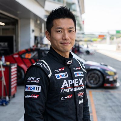 蜜桃传媒赛车专家周雨萱